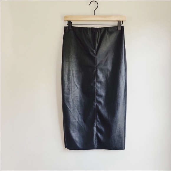 Boohoo Dresses & Skirts - Boohoo faux leather pencil skirt | black size 6